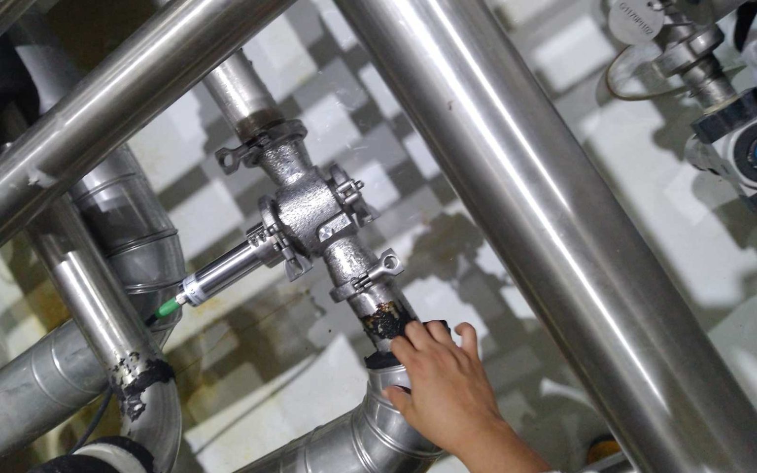 Glycol monitoring using an in line refractometer JWII